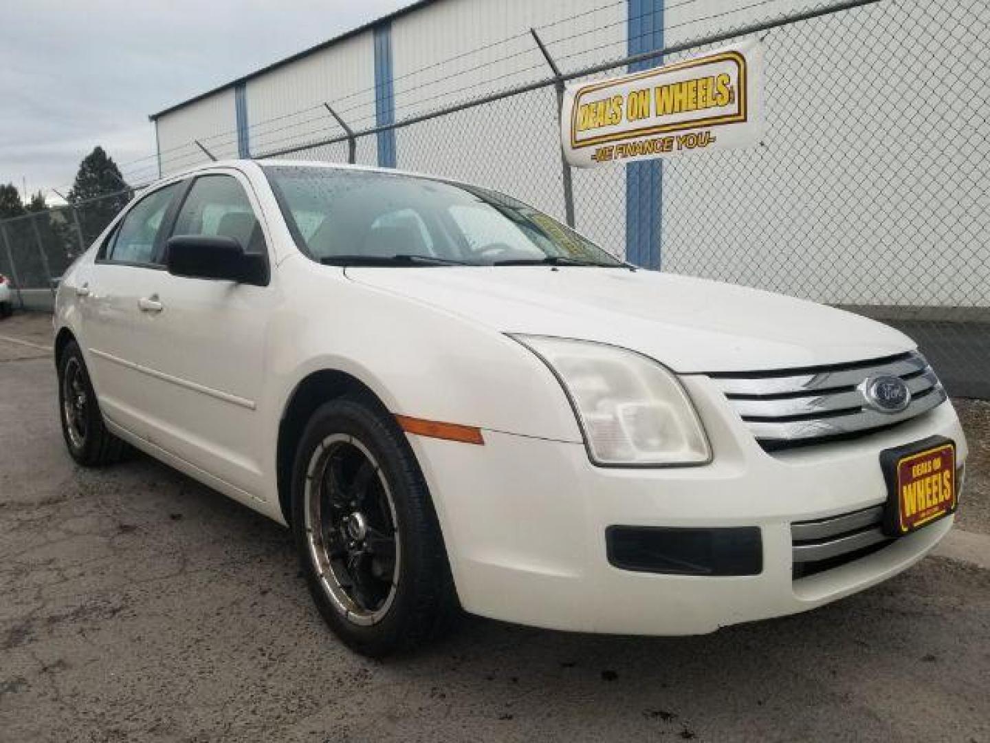 2008 Ford Fusion S (3FAHP06Z58R) with an 2.3L L4 DOHC 16V engine, located at 601 E. Idaho St., Kalispell, MT, 59901, 0.000000, 0.000000 - Photo#2