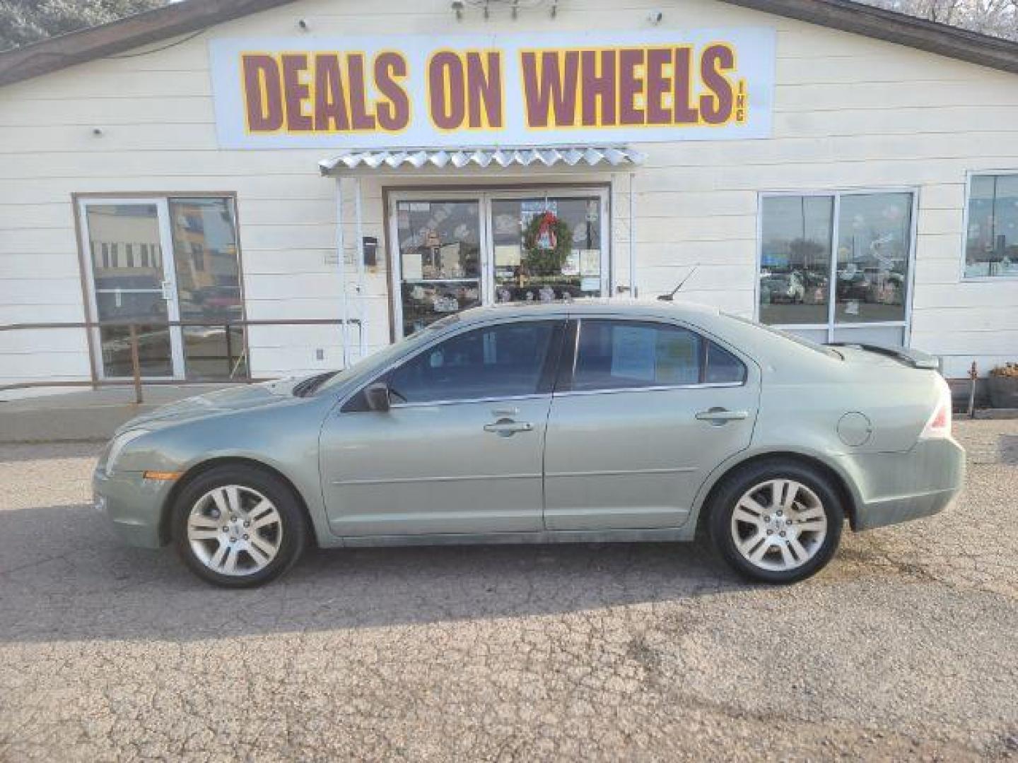 2008 Ford Fusion V6 SEL AWD (3FAHP02108R) with an 3.0L V6 DOHC 24V engine, located at 1800 West Broadway, Missoula, 59808, (406) 543-1986, 46.881348, -114.023628 - Photo#5