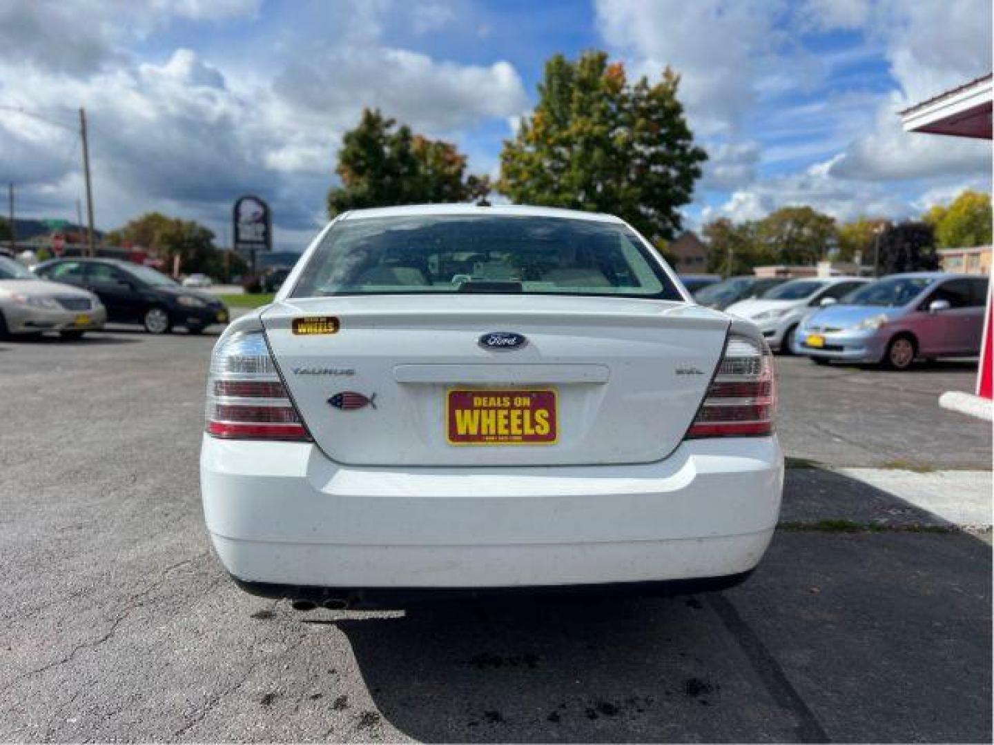 2008 Ford Taurus SEL (1FAHP24W48G) with an 3.5L V6 DOHC 24V engine, 6-Speed Automatic transmission, located at 601 E. Idaho St., Kalispell, MT, 59901, 0.000000, 0.000000 - Photo#3