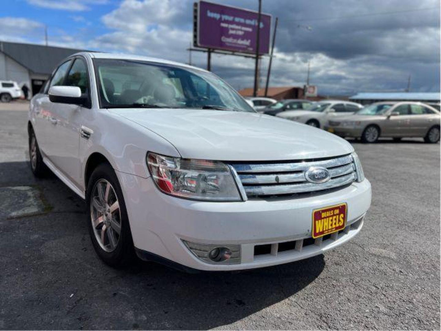 2008 Ford Taurus SEL (1FAHP24W48G) with an 3.5L V6 DOHC 24V engine, 6-Speed Automatic transmission, located at 601 E. Idaho St., Kalispell, MT, 59901, 0.000000, 0.000000 - Photo#6