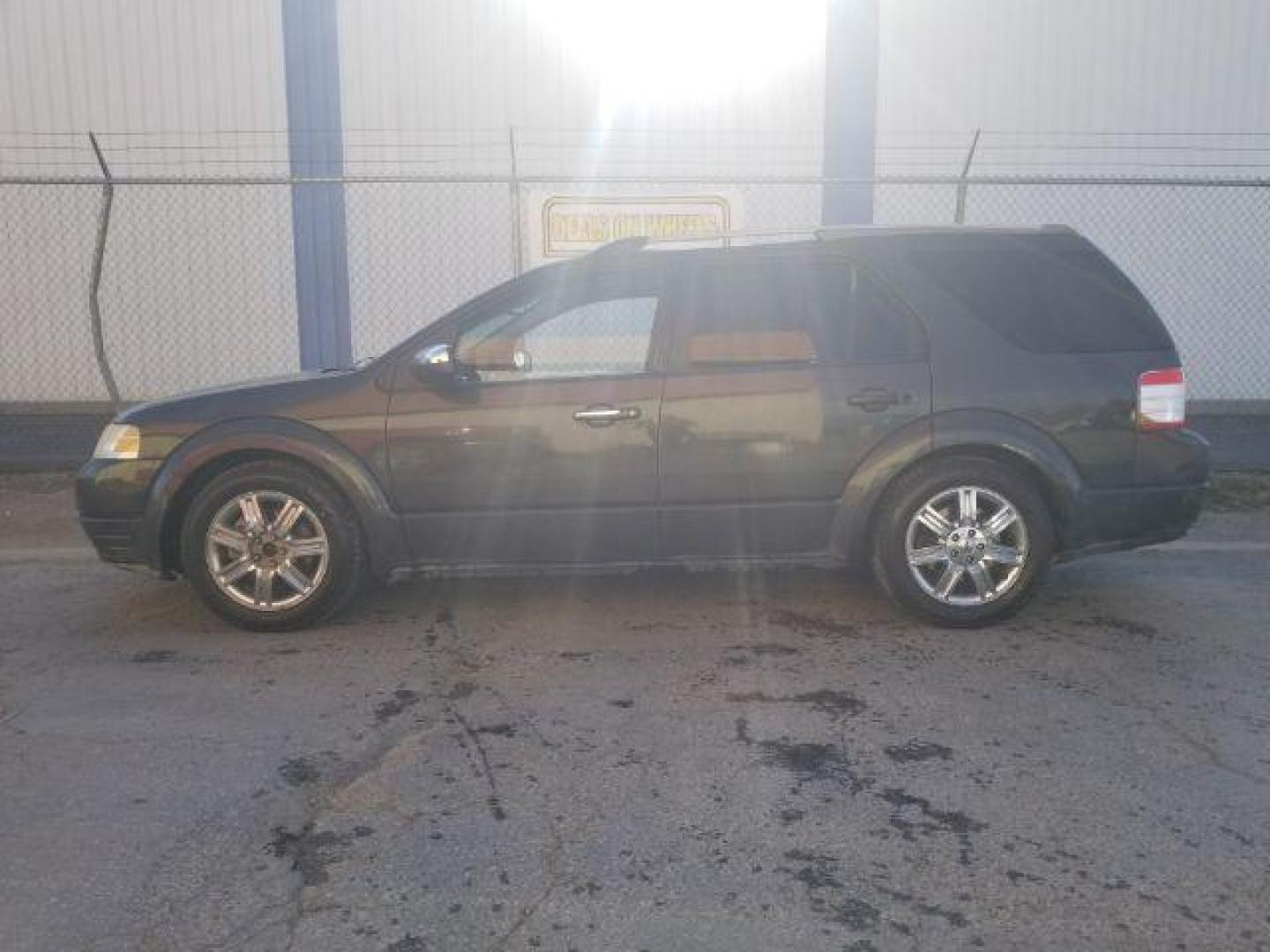 2008 Ford Taurus X Limited AWD (1FMDK06W18G) with an 3.5L V6 DOHC 24V engine, 6-Speed Automatic transmission, located at 4801 10th Ave S,, Great Falls, MT, 59405, (406) 564-1505, 0.000000, 0.000000 - Photo#2