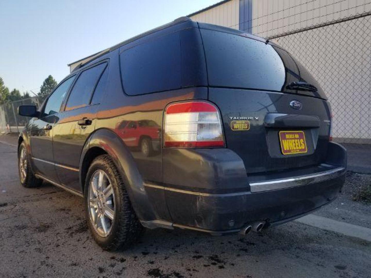 2008 Ford Taurus X Limited AWD (1FMDK06W18G) with an 3.5L V6 DOHC 24V engine, 6-Speed Automatic transmission, located at 4801 10th Ave S,, Great Falls, MT, 59405, (406) 564-1505, 0.000000, 0.000000 - Photo#3