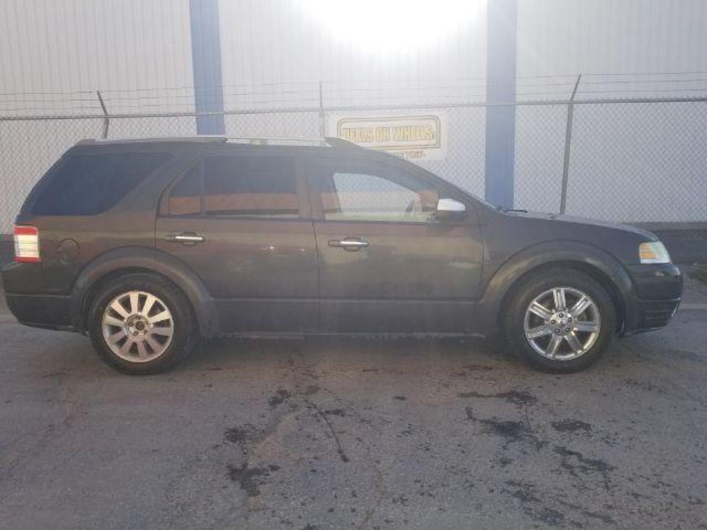 2008 Ford Taurus X Limited AWD (1FMDK06W18G) with an 3.5L V6 DOHC 24V engine, 6-Speed Automatic transmission, located at 4801 10th Ave S,, Great Falls, MT, 59405, (406) 564-1505, 0.000000, 0.000000 - Photo#5