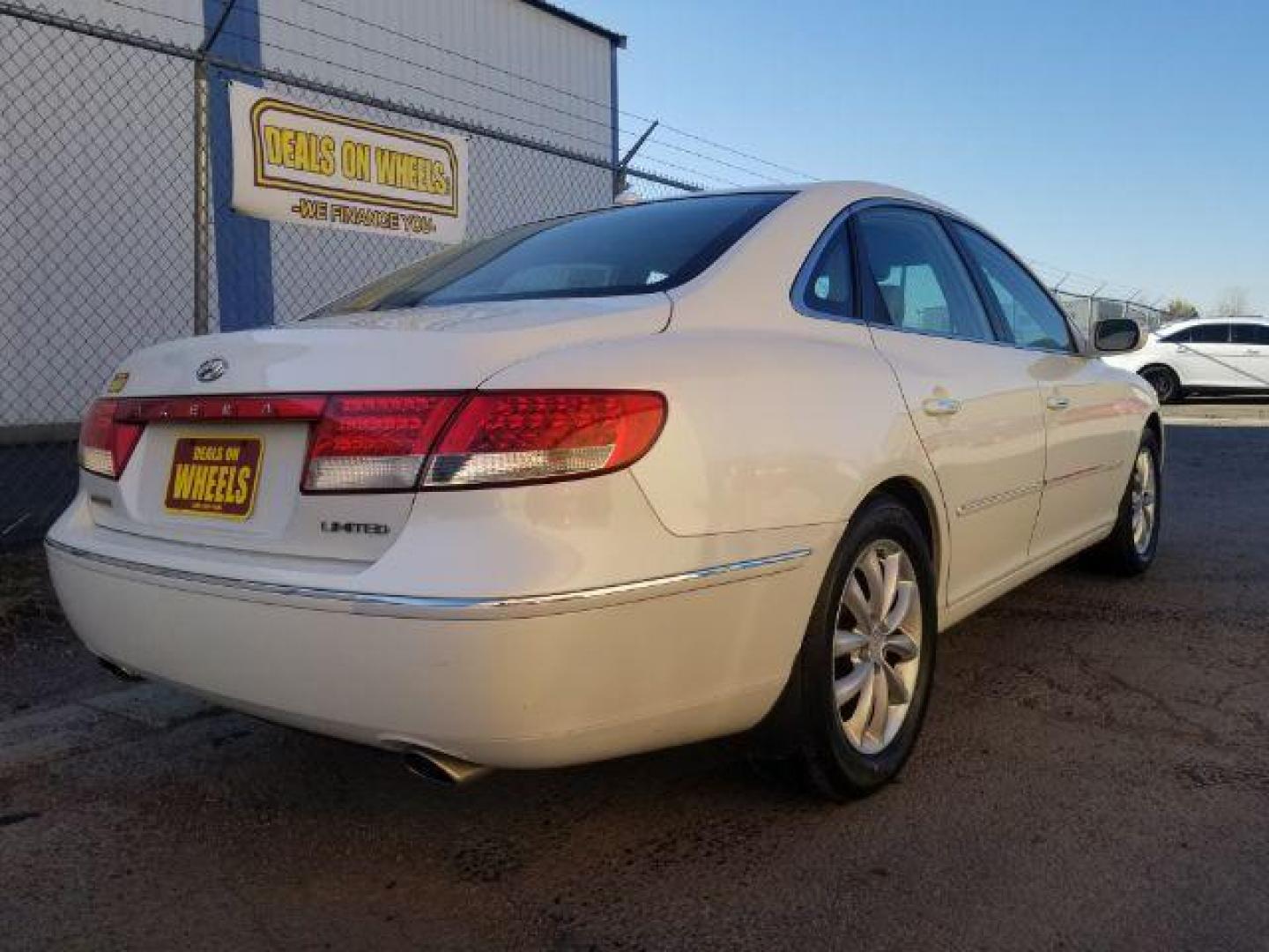 2008 Hyundai Azera Limited (KMHFC46F58A) with an 3.8L V6 DOHC 24V engine, 5-Speed Automatic transmission, located at 4801 10th Ave S,, Great Falls, MT, 59405, (406) 564-1505, 0.000000, 0.000000 - Photo#4