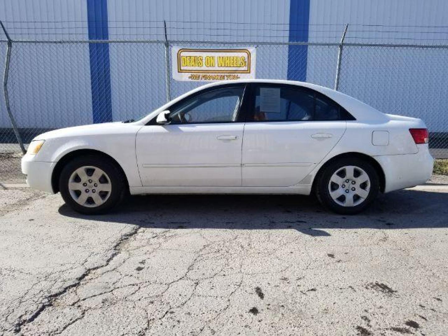 2008 Hyundai Sonata GLS (5NPET46C78H) with an 2.4L L4 DOHC 16V engine, located at 4801 10th Ave S,, Great Falls, MT, 59405, (406) 564-1505, 0.000000, 0.000000 - Photo#2