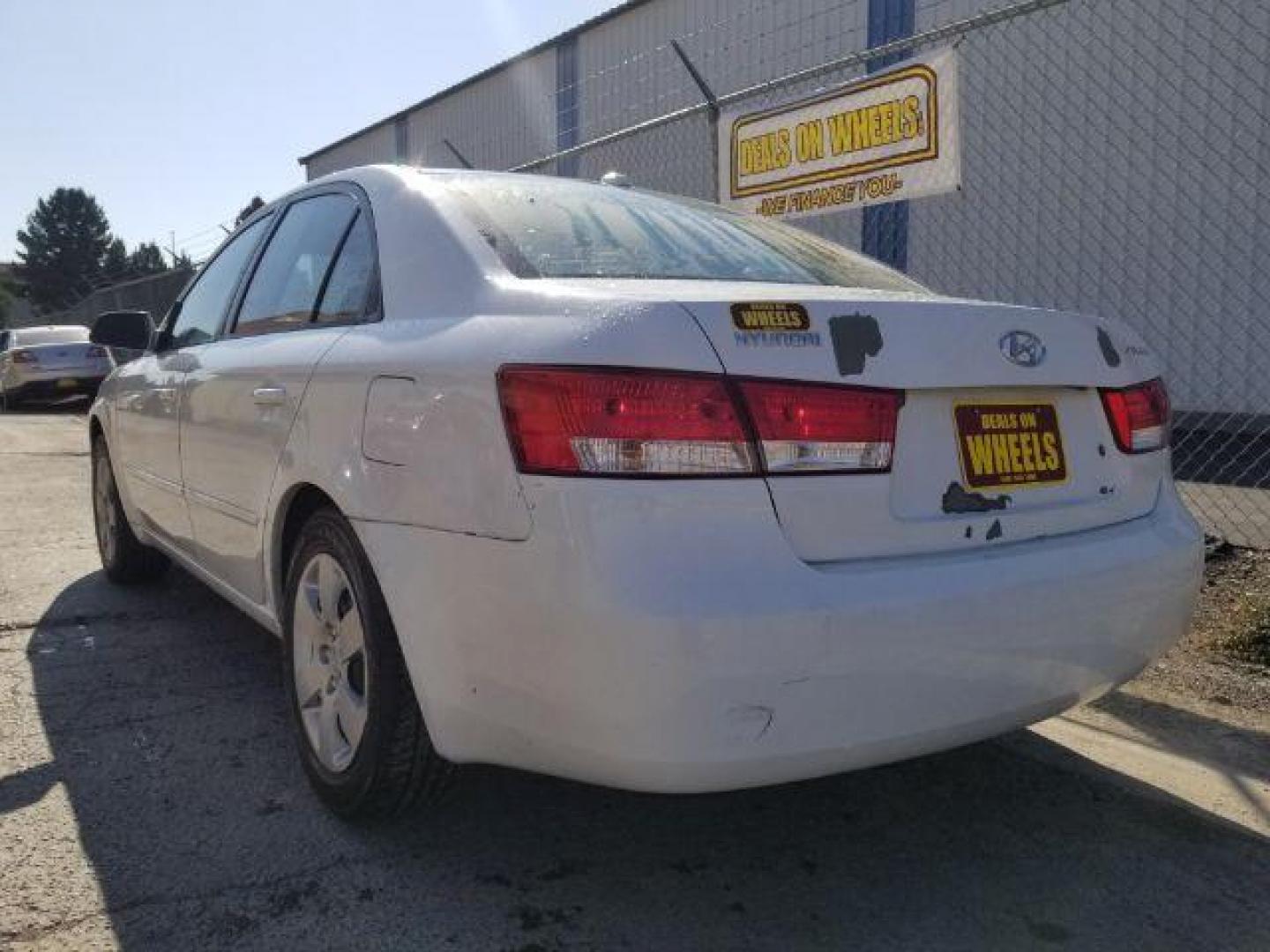 2008 Hyundai Sonata GLS (5NPET46C78H) with an 2.4L L4 DOHC 16V engine, located at 4801 10th Ave S,, Great Falls, MT, 59405, (406) 564-1505, 0.000000, 0.000000 - Photo#3