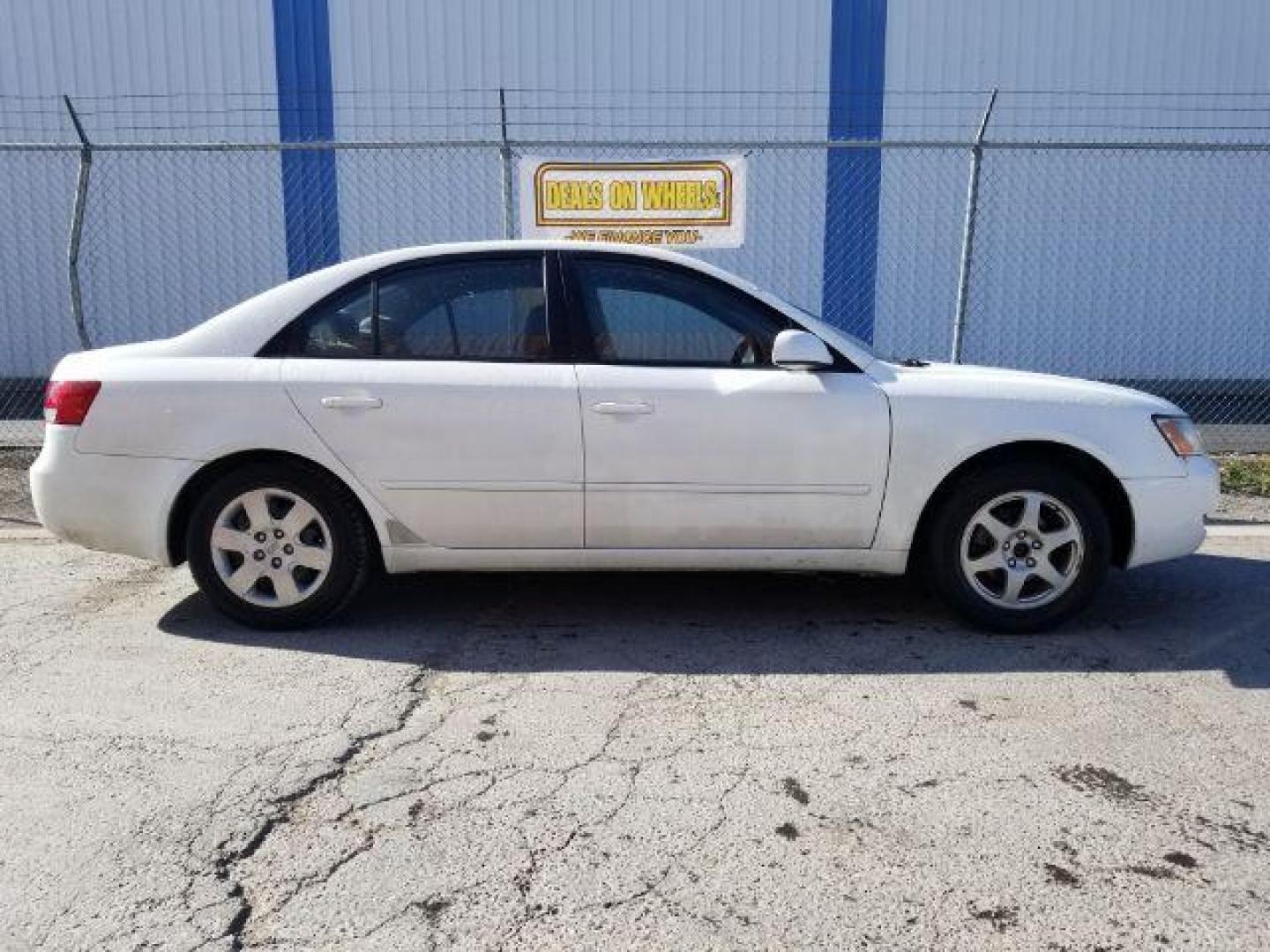 2008 Hyundai Sonata GLS (5NPET46C78H) with an 2.4L L4 DOHC 16V engine, located at 4801 10th Ave S,, Great Falls, MT, 59405, (406) 564-1505, 0.000000, 0.000000 - Photo#5