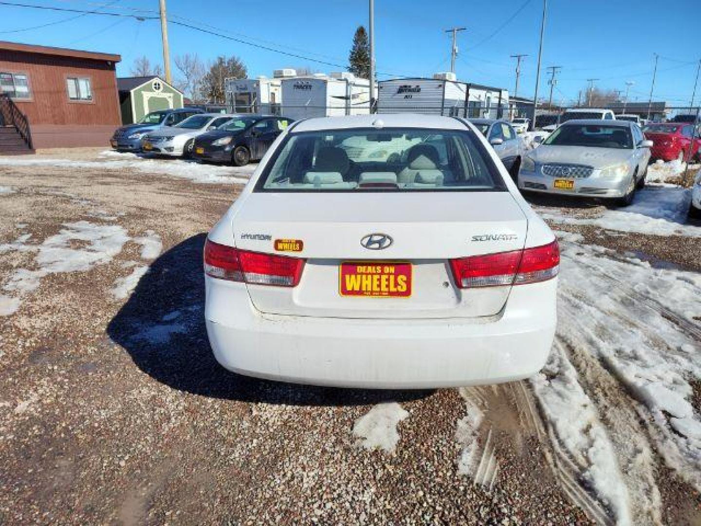 2008 Hyundai Sonata GLS (5NPET46C18H) with an 2.4L L4 DOHC 16V engine, located at 4801 10th Ave S,, Great Falls, MT, 59405, (406) 564-1505, 0.000000, 0.000000 - Photo#2