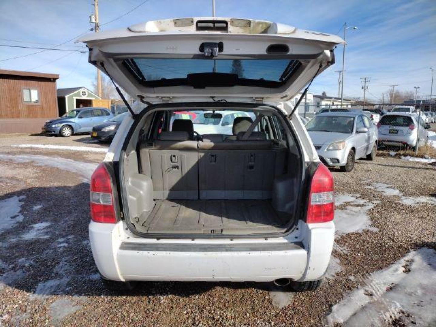 2008 Hyundai Tucson GLS 2.0 2WD (KM8JM12B88U) with an 2.0L L4 DOHC 16V engine, 4-Speed Automatic transmission, located at 4801 10th Ave S,, Great Falls, MT, 59405, (406) 564-1505, 0.000000, 0.000000 - Photo#12