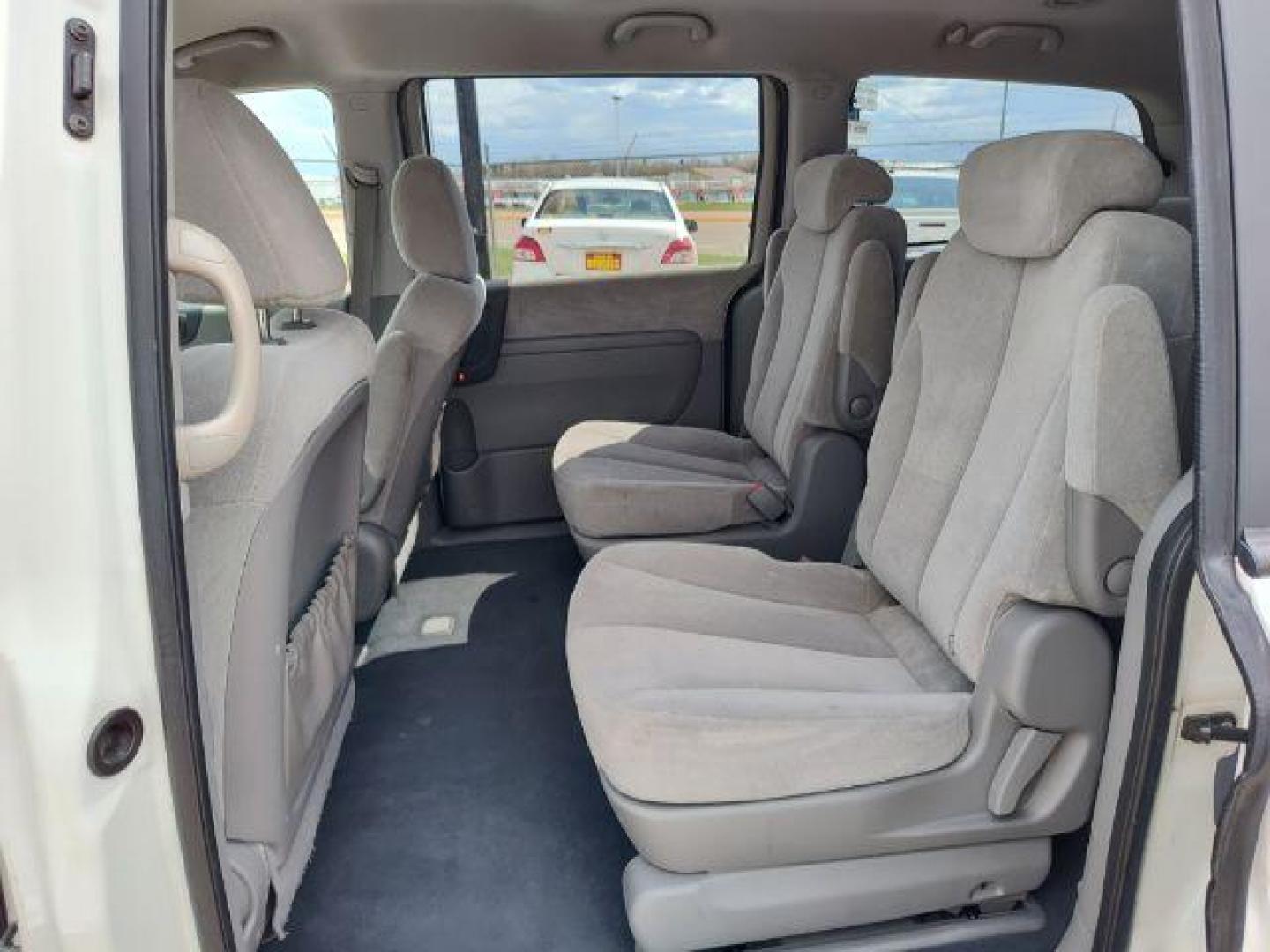 2008 Clear White Kia Sedona LX LWB (KNDMB233686) with an 3.8L V6 DOHC 24V engine, 5-Speed Automatic transmission, located at 4801 10th Ave S,, Great Falls, MT, 59405, (406) 564-1505, 0.000000, 0.000000 - Photo#10