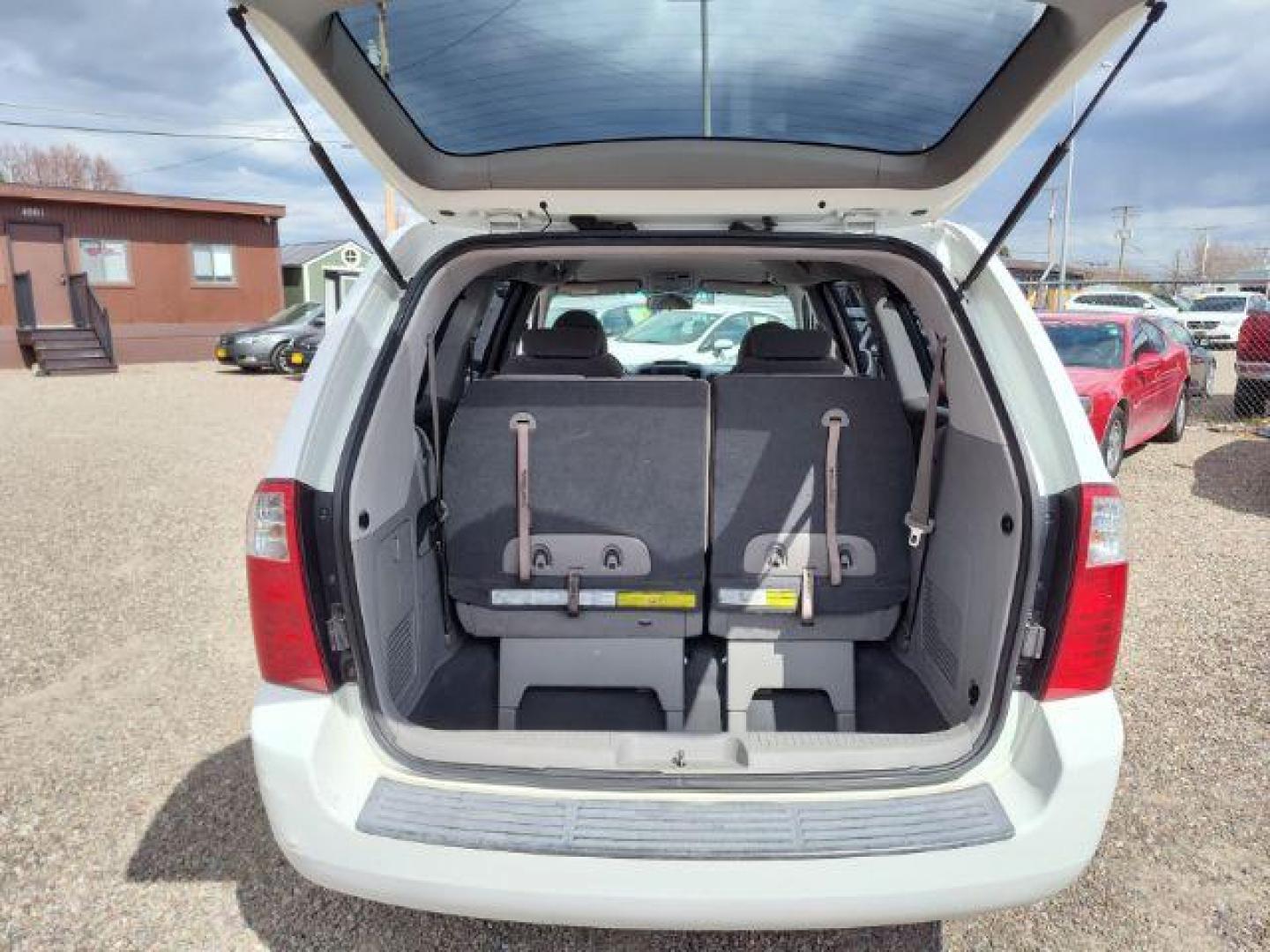 2008 Clear White Kia Sedona LX LWB (KNDMB233686) with an 3.8L V6 DOHC 24V engine, 5-Speed Automatic transmission, located at 4801 10th Ave S,, Great Falls, MT, 59405, (406) 564-1505, 0.000000, 0.000000 - Photo#12