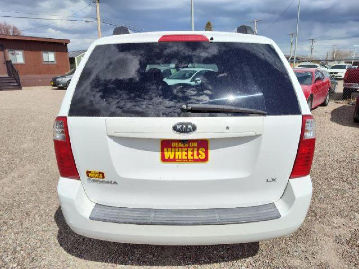 2008 Clear White Kia Sedona LX LWB (KNDMB233686) with an 3.8L V6 DOHC 24V engine, 5-Speed Automatic transmission, located at 4801 10th Ave S,, Great Falls, MT, 59405, (406) 564-1505, 0.000000, 0.000000 - Photo#3