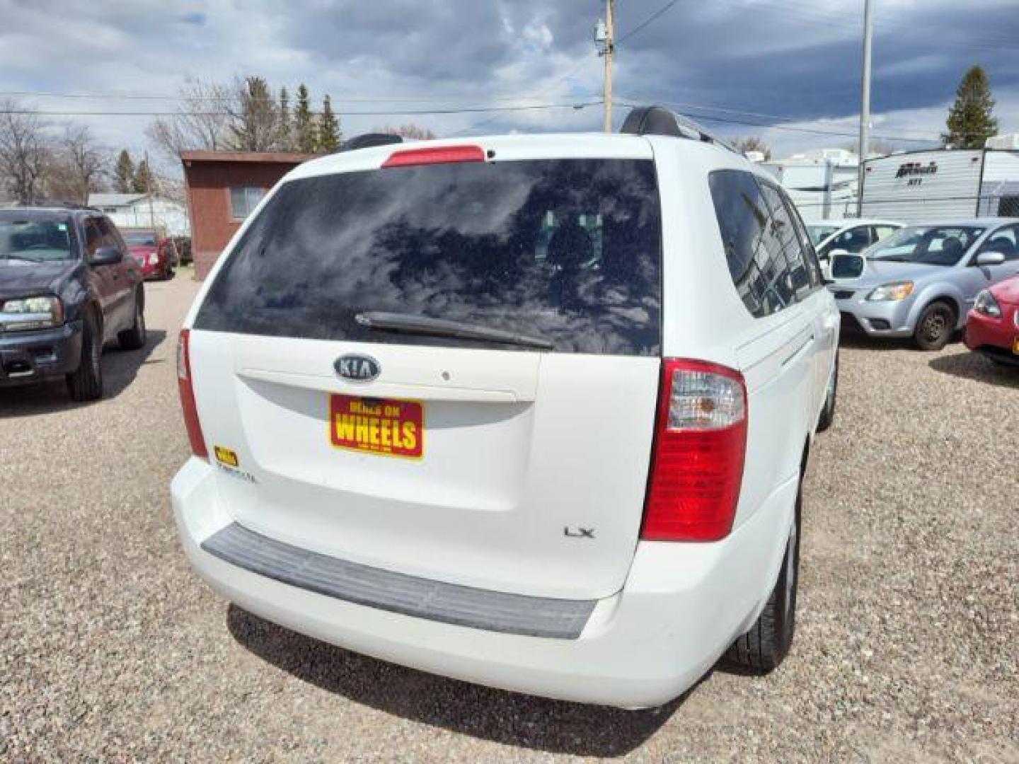 2008 Clear White Kia Sedona LX LWB (KNDMB233686) with an 3.8L V6 DOHC 24V engine, 5-Speed Automatic transmission, located at 4801 10th Ave S,, Great Falls, MT, 59405, (406) 564-1505, 0.000000, 0.000000 - Photo#4