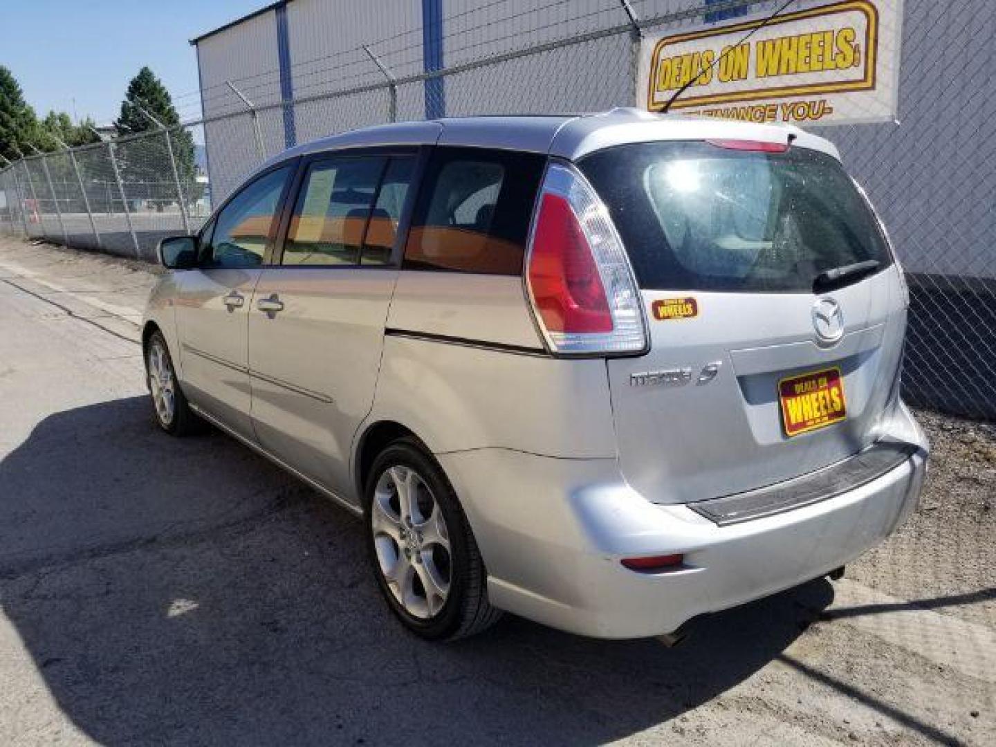 2008 Mazda MAZDA5 Sport (JM1CR293880) with an 2.3L L4 DOHC 16V engine, located at 601 E. Idaho St., Kalispell, MT, 59901, 0.000000, 0.000000 - Photo#3