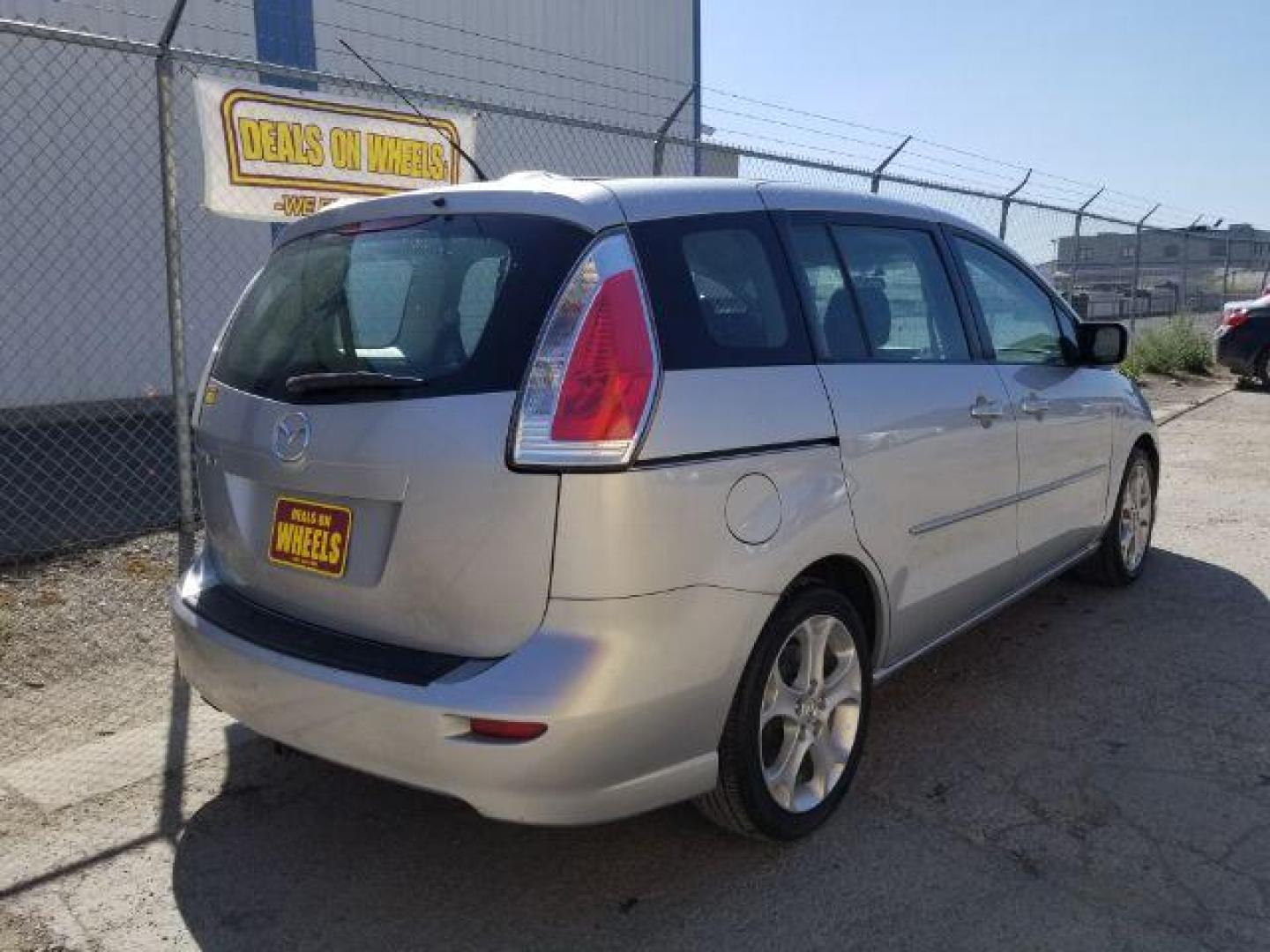 2008 Mazda MAZDA5 Sport (JM1CR293880) with an 2.3L L4 DOHC 16V engine, located at 601 E. Idaho St., Kalispell, MT, 59901, 0.000000, 0.000000 - Photo#4