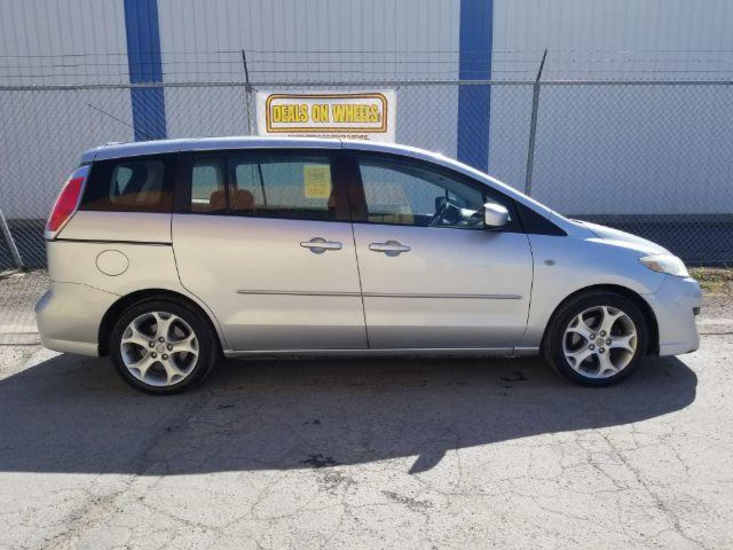 2008 Mazda MAZDA5 Sport (JM1CR293880) with an 2.3L L4 DOHC 16V engine, located at 601 E. Idaho St., Kalispell, MT, 59901, 0.000000, 0.000000 - Photo#5