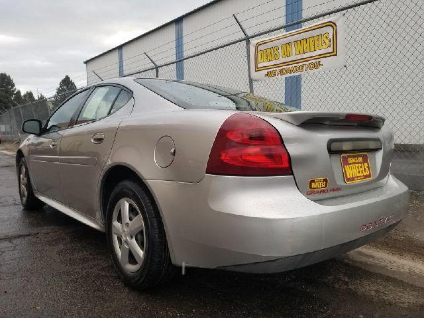 2008 Pontiac Grand Prix Sedan (2G2WP552381) with an 3.8L V6 OHV 12V engine, 4-Speed Automatic transmission, located at 4801 10th Ave S,, Great Falls, MT, 59405, (406) 564-1505, 0.000000, 0.000000 - Photo#5