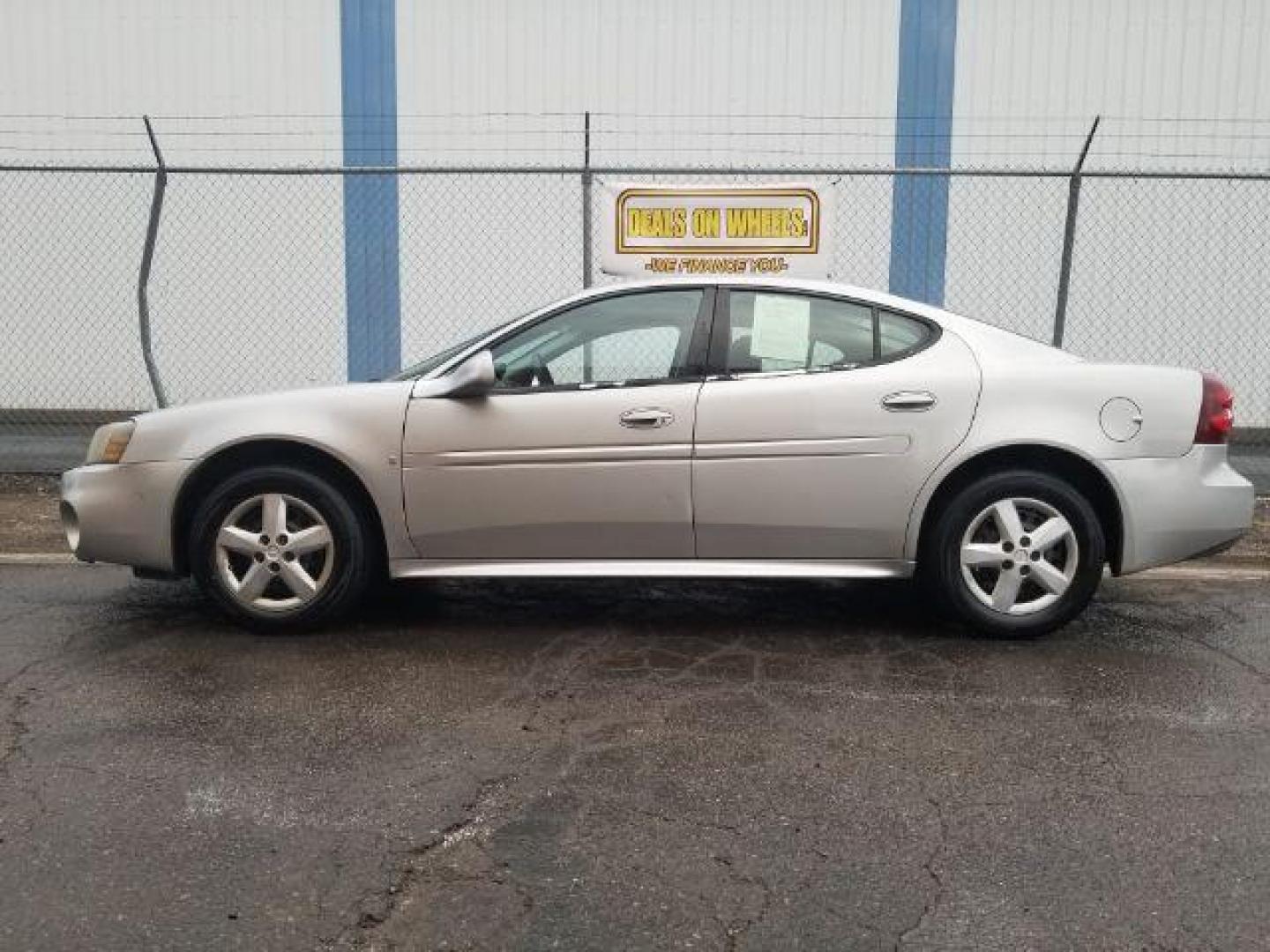 2008 Pontiac Grand Prix Sedan (2G2WP552381) with an 3.8L V6 OHV 12V engine, 4-Speed Automatic transmission, located at 4801 10th Ave S,, Great Falls, MT, 59405, (406) 564-1505, 0.000000, 0.000000 - Photo#6