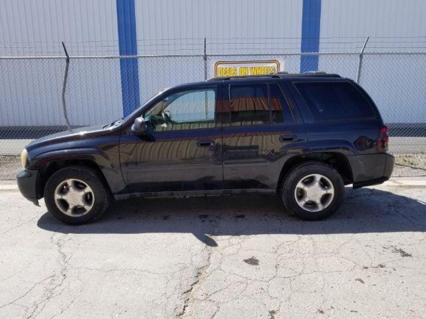 2009 Black Granite Metall Chevrolet TrailBlazer LT1 4WD (1GNDT33S392) with an 4.2L L6 DOHC 24V engine, 4-Speed Automatic transmission, located at 1800 West Broadway, Missoula, 59808, (406) 543-1986, 46.881348, -114.023628 - Photo#2