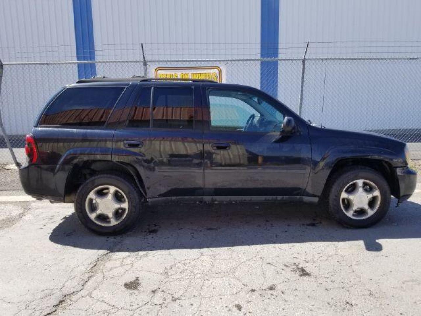 2009 Black Granite Metall Chevrolet TrailBlazer LT1 4WD (1GNDT33S392) with an 4.2L L6 DOHC 24V engine, 4-Speed Automatic transmission, located at 1800 West Broadway, Missoula, 59808, (406) 543-1986, 46.881348, -114.023628 - Photo#5