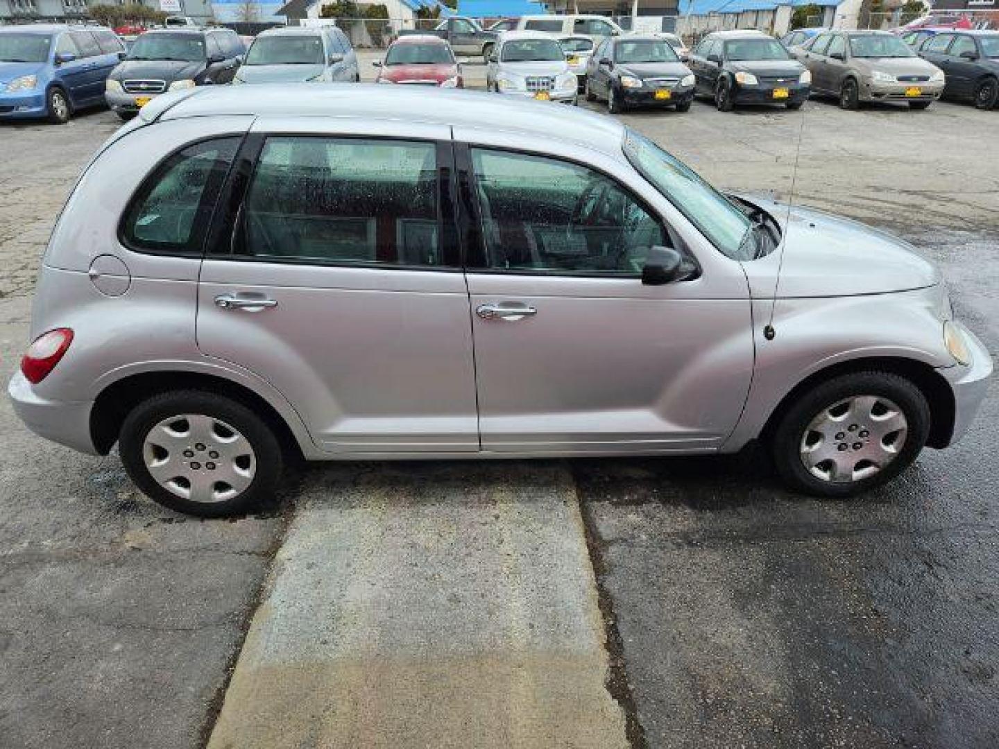 2009 Chrysler PT Cruiser Base (3A8FY48989T) with an 2.4L L4 DOHC 16V engine, located at 601 E. Idaho St., Kalispell, MT, 59901, 0.000000, 0.000000 - Photo#5