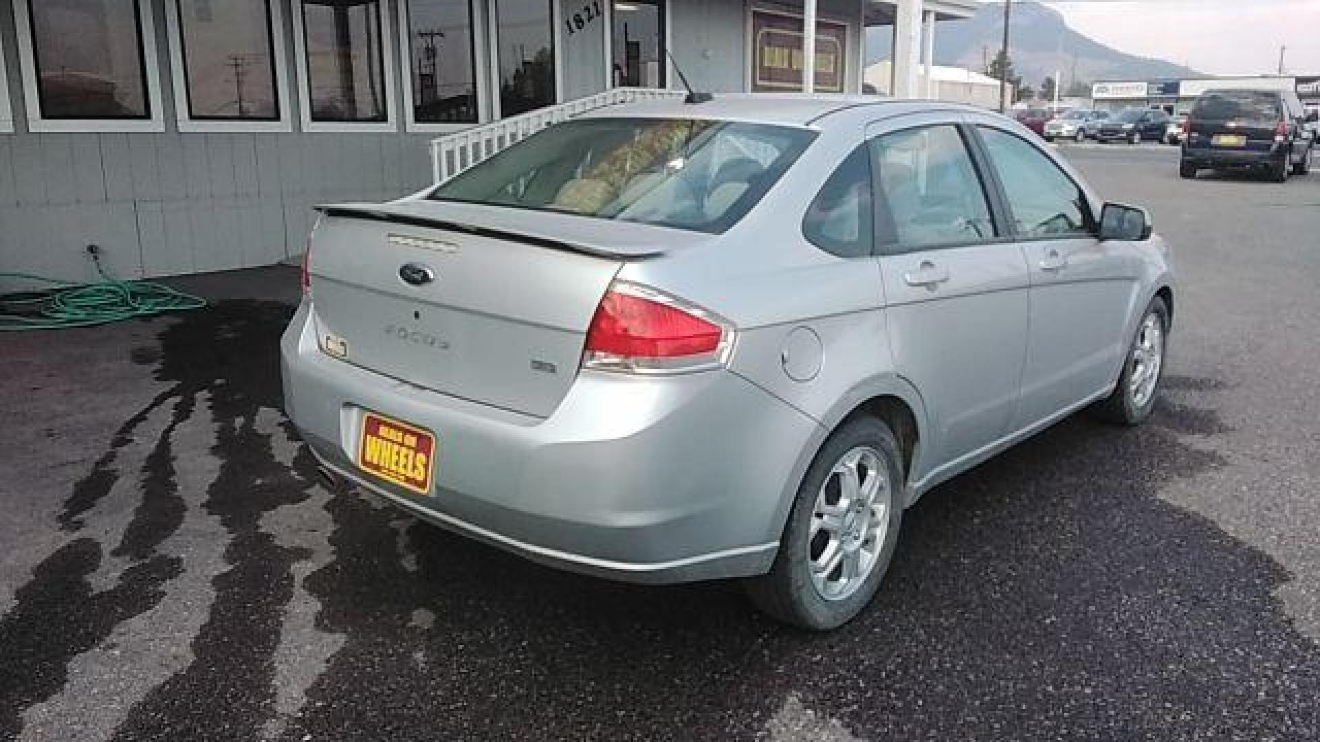 2009 Brilliant Silver Met Ford Focus SES Sedan (1FAHP36N89W) with an 2.0L L4 DOHC 16V engine, located at 1821 N Montana Ave., Helena, MT, 59601, 0.000000, 0.000000 - Photo#4