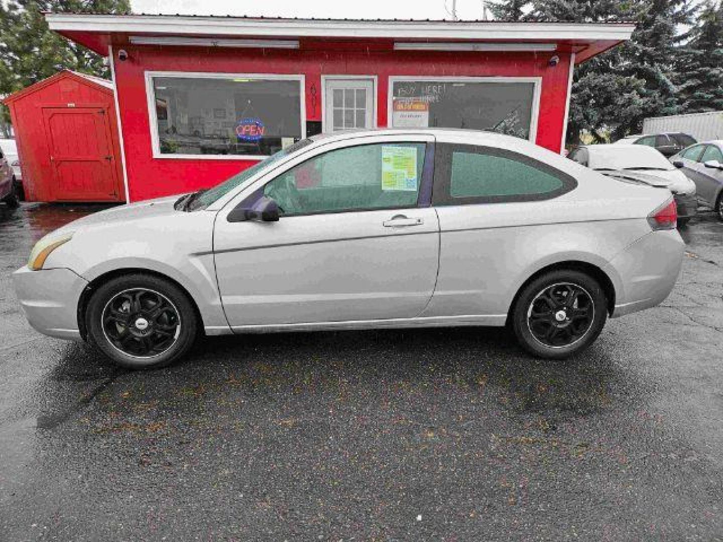 2009 Ford Focus SE Coupe (1FAHP32N39W) with an 2.0L L4 DOHC 16V engine, located at 601 E. Idaho St., Kalispell, MT, 59901, 0.000000, 0.000000 - Photo#1