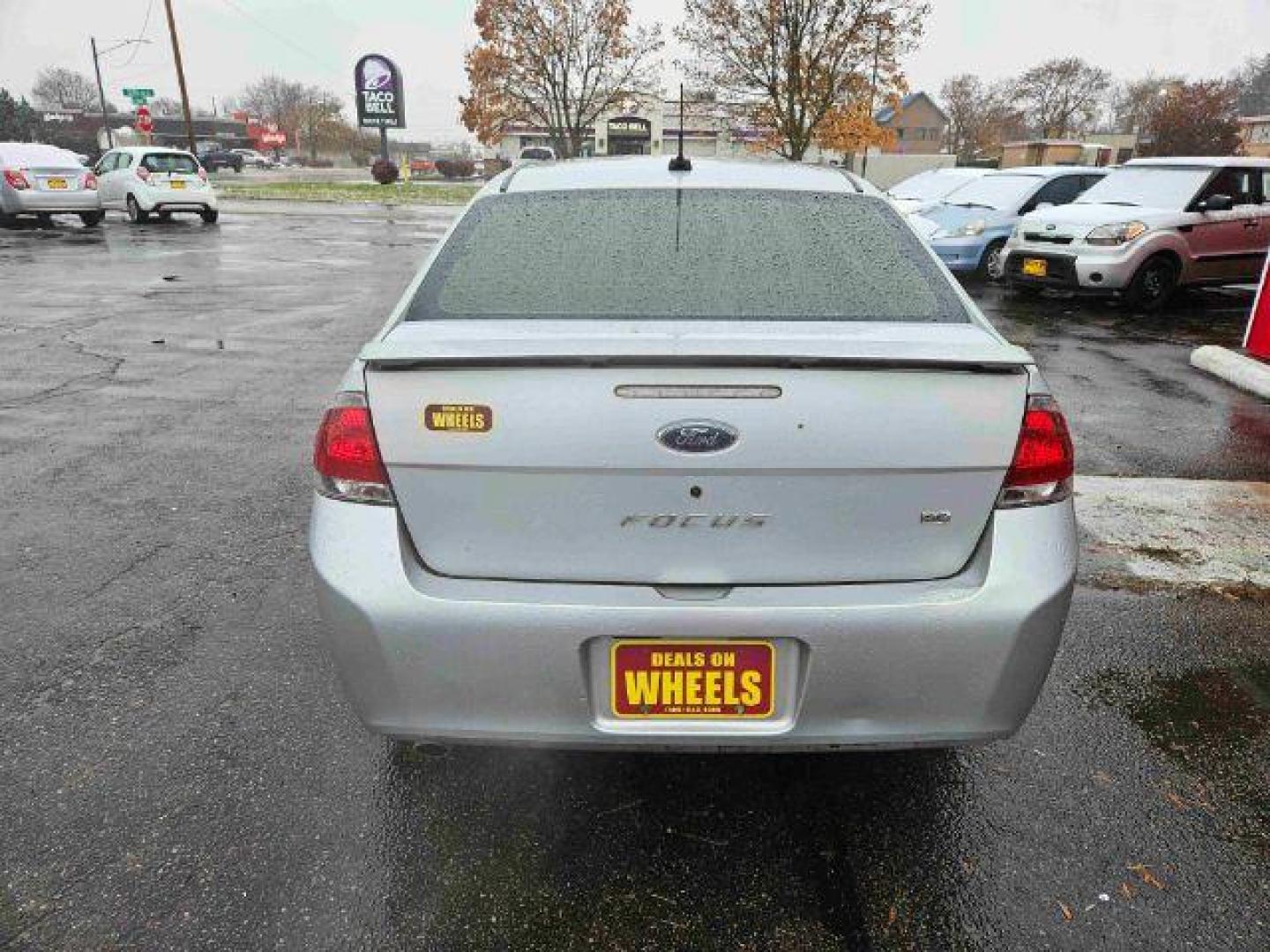 2009 Ford Focus SE Coupe (1FAHP32N39W) with an 2.0L L4 DOHC 16V engine, located at 601 E. Idaho St., Kalispell, MT, 59901, 0.000000, 0.000000 - Photo#3