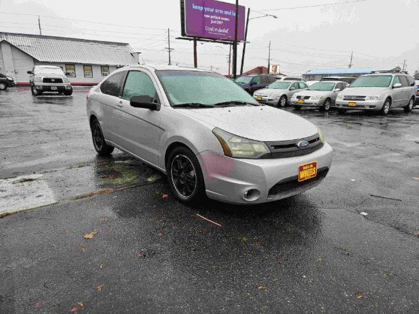 2009 Ford Focus SE Coupe (1FAHP32N39W) with an 2.0L L4 DOHC 16V engine, located at 601 E. Idaho St., Kalispell, MT, 59901, 0.000000, 0.000000 - Photo#6