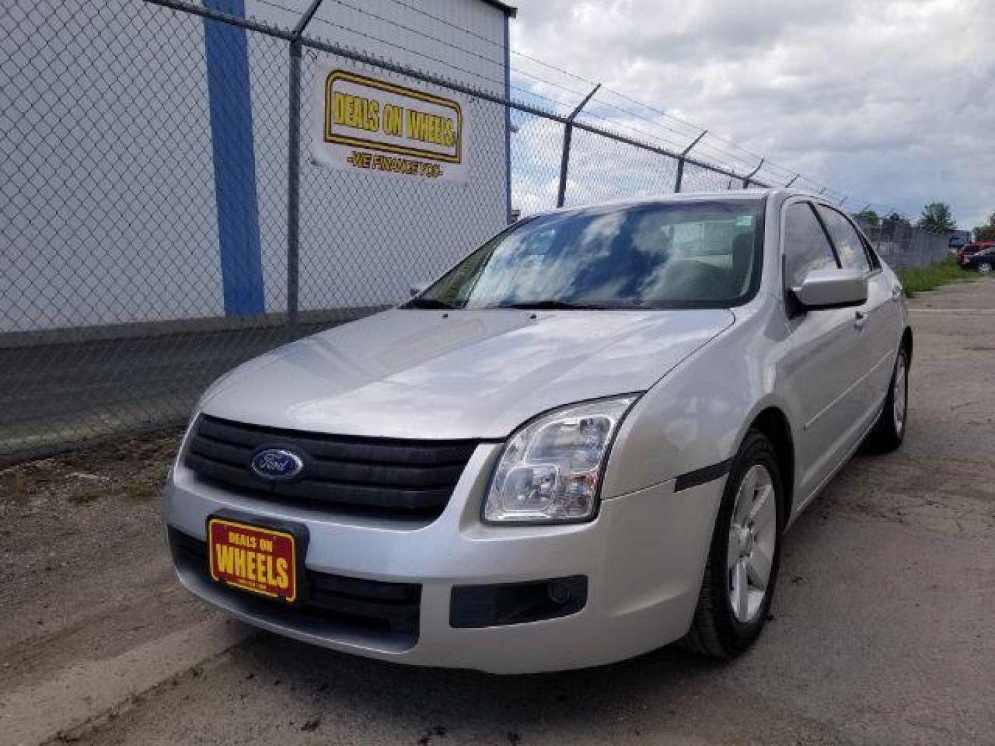 2009 Ford Fusion I4 SE (3FAHP07Z19R) with an 2.3L L4 DOHC 16V engine, located at 4801 10th Ave S,, Great Falls, MT, 59405, (406) 564-1505, 0.000000, 0.000000 - Photo#0