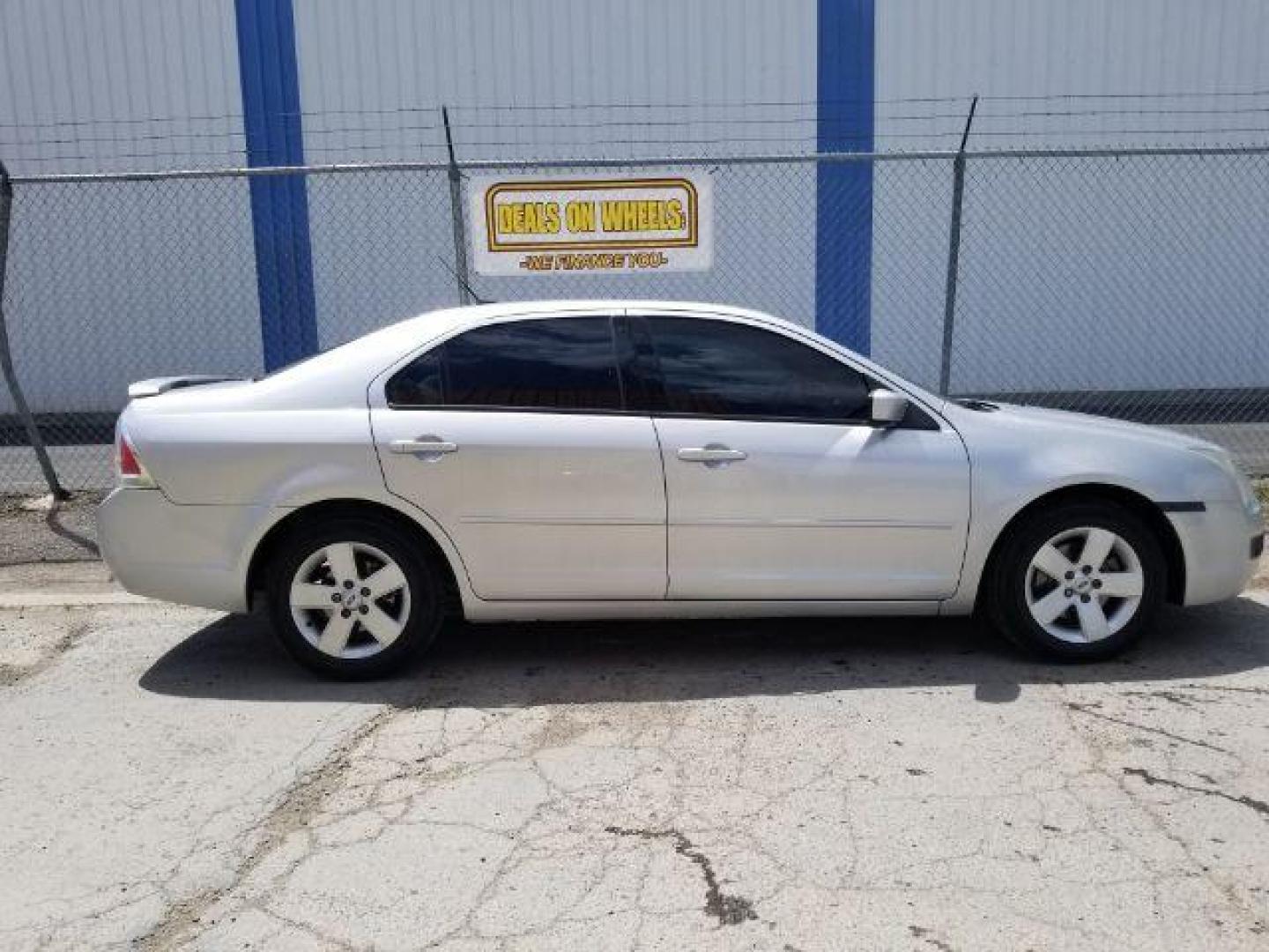 2009 Ford Fusion I4 SE (3FAHP07Z19R) with an 2.3L L4 DOHC 16V engine, located at 4801 10th Ave S,, Great Falls, MT, 59405, (406) 564-1505, 0.000000, 0.000000 - Photo#5