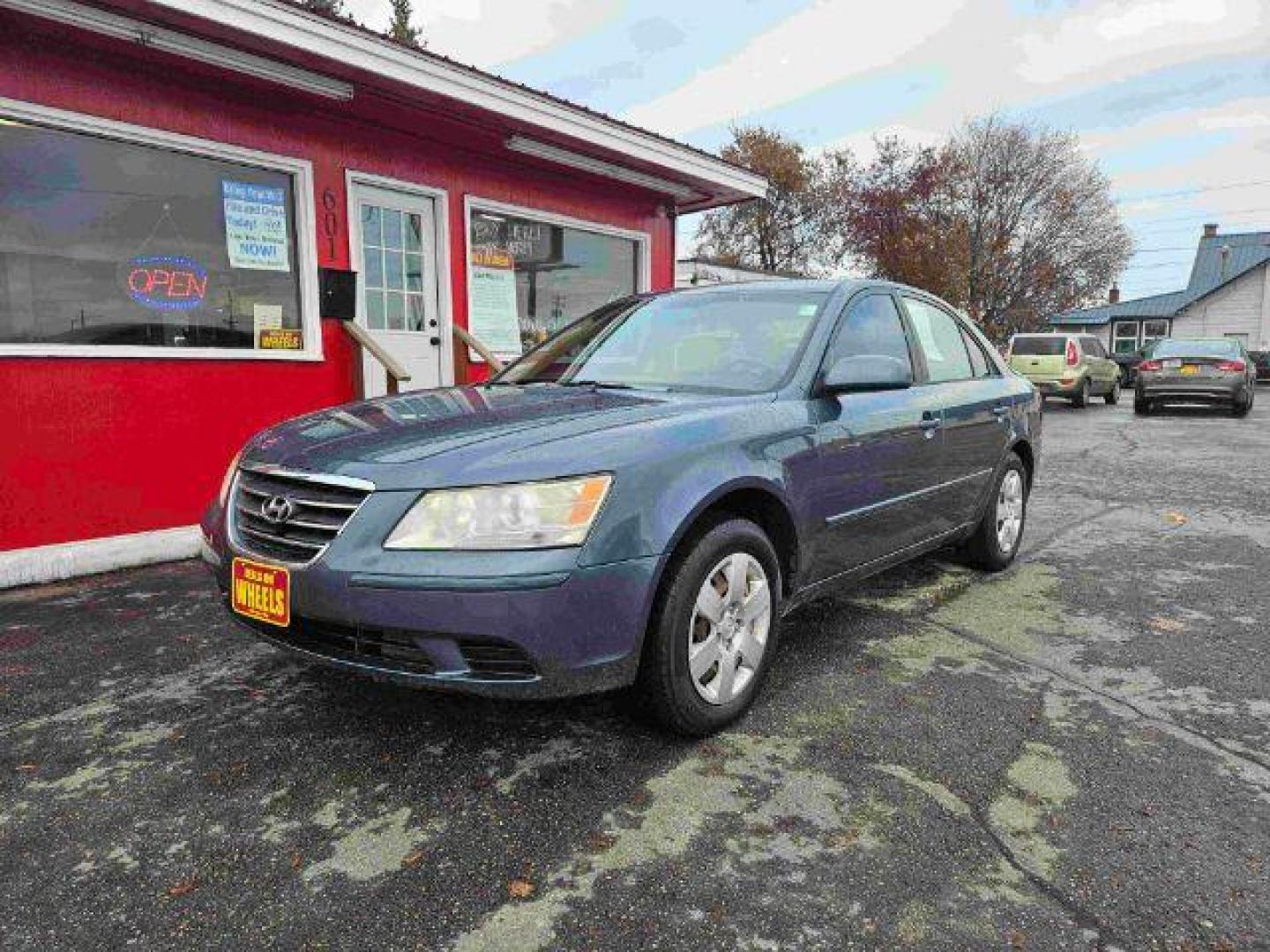 2009 Hyundai Sonata GLS (5NPET46C09H) with an 2.4L L4 DOHC 16V engine, located at 601 E. Idaho St., Kalispell, MT, 59901, 0.000000, 0.000000 - Photo#0