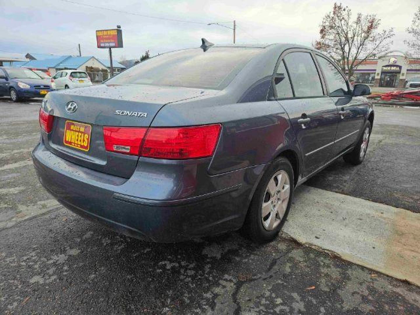 2009 Hyundai Sonata GLS (5NPET46C09H) with an 2.4L L4 DOHC 16V engine, located at 601 E. Idaho St., Kalispell, MT, 59901, 0.000000, 0.000000 - Photo#4