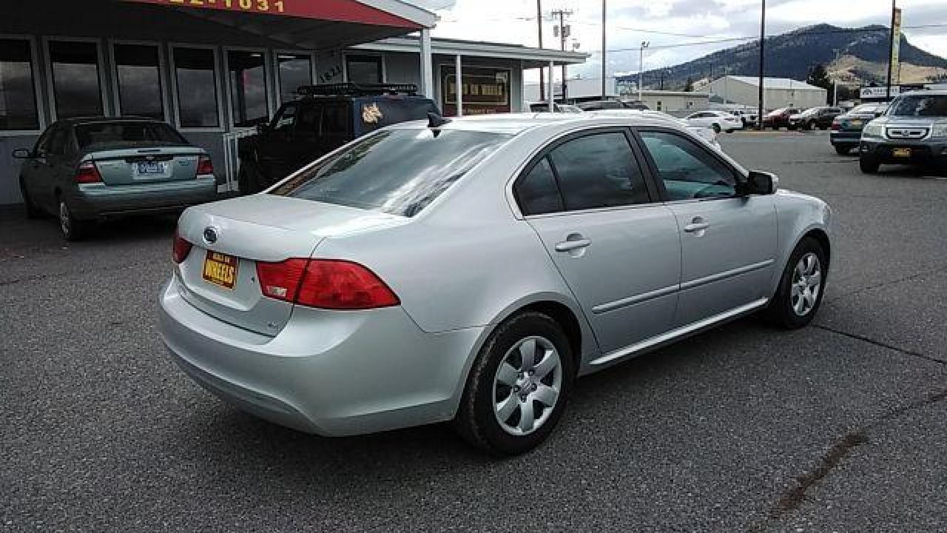 2009 Kia Optima LX (KNAGE228395) with an 2.4L L4 DOHC 16V engine, 4-Speed Automatic transmission, located at 1821 N Montana Ave., Helena, MT, 59601, 0.000000, 0.000000 - Photo#4