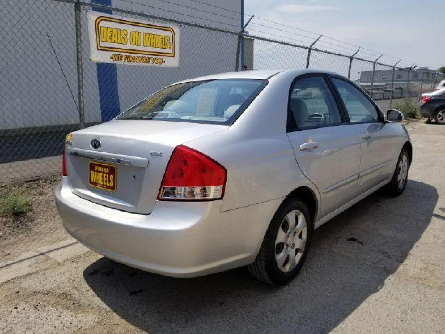 2009 Kia Spectra EX (KNAFE222695) with an 2.0L L4 DOHC 16V engine, located at 601 E. Idaho St., Kalispell, MT, 59901, 0.000000, 0.000000 - Photo#4