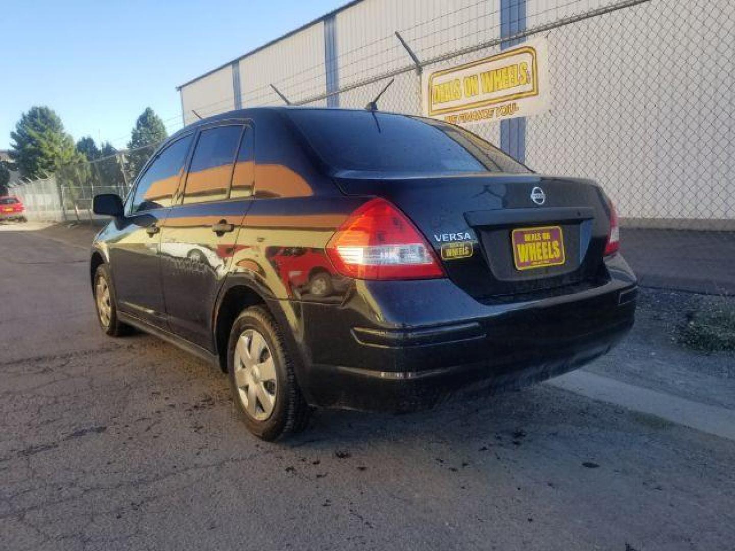 2009 Nissan Versa 1.6 Base Sedan (3N1CC11E79L) with an 1.6L L4 DOHC 16V engine, 5-Speed Manual transmission, located at 601 E. Idaho St., Kalispell, MT, 59901, 0.000000, 0.000000 - Photo#3