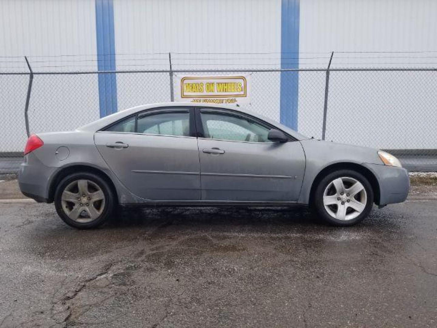 2009 Pontiac G6 Sedan (1G2ZG57BX94) with an 2.4L L4 DOHC 16V engine, 4-Speed Automatic transmission, located at 4801 10th Ave S,, Great Falls, MT, 59405, (406) 564-1505, 0.000000, 0.000000 - Photo#3