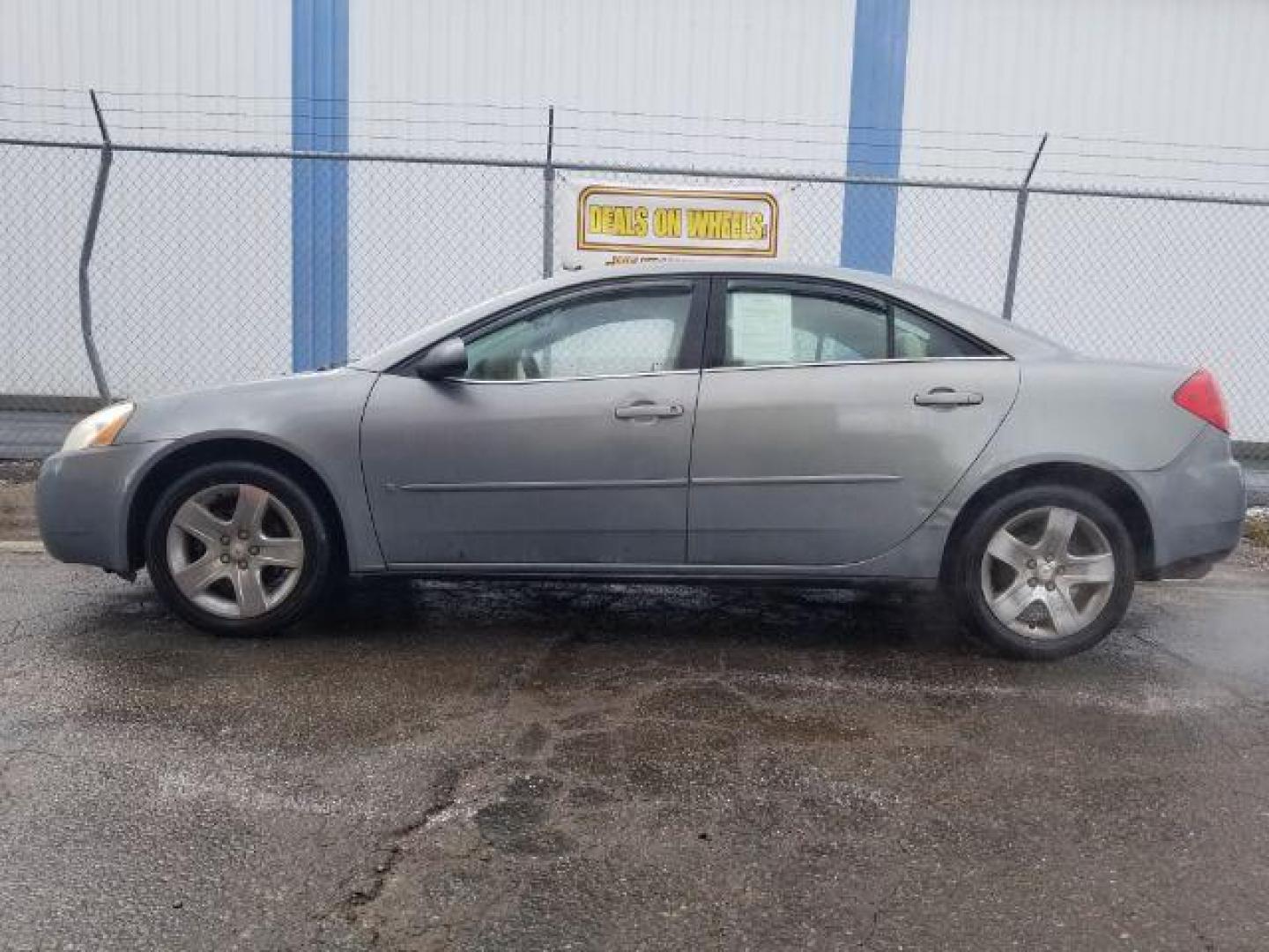 2009 Pontiac G6 Sedan (1G2ZG57BX94) with an 2.4L L4 DOHC 16V engine, 4-Speed Automatic transmission, located at 4801 10th Ave S,, Great Falls, MT, 59405, (406) 564-1505, 0.000000, 0.000000 - Photo#6