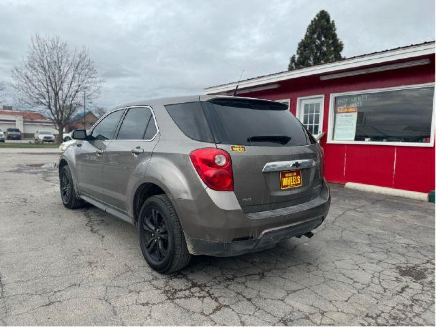 2010 Chevrolet Equinox LT2 FWD (2CNFLNEW0A6) with an 2.4L L4 DOHC 16V engine, 6-Speed Automatic transmission, located at 601 E. Idaho St., Kalispell, MT, 59901, 0.000000, 0.000000 - Photo#2