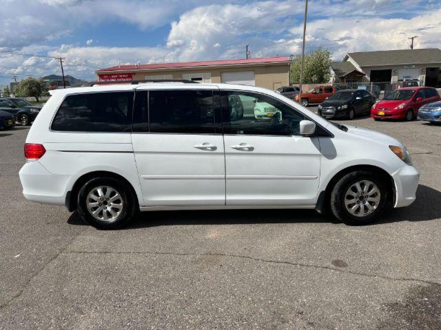 2010 Honda Odyssey EX-L w/ DVD and Navi (5FNRL3H74AB) with an 3.5L V6 SOHC 24V engine, 5-Speed Automatic transmission, located at 1821 N Montana Ave., Helena, MT, 59601, 0.000000, 0.000000 - Photo#3