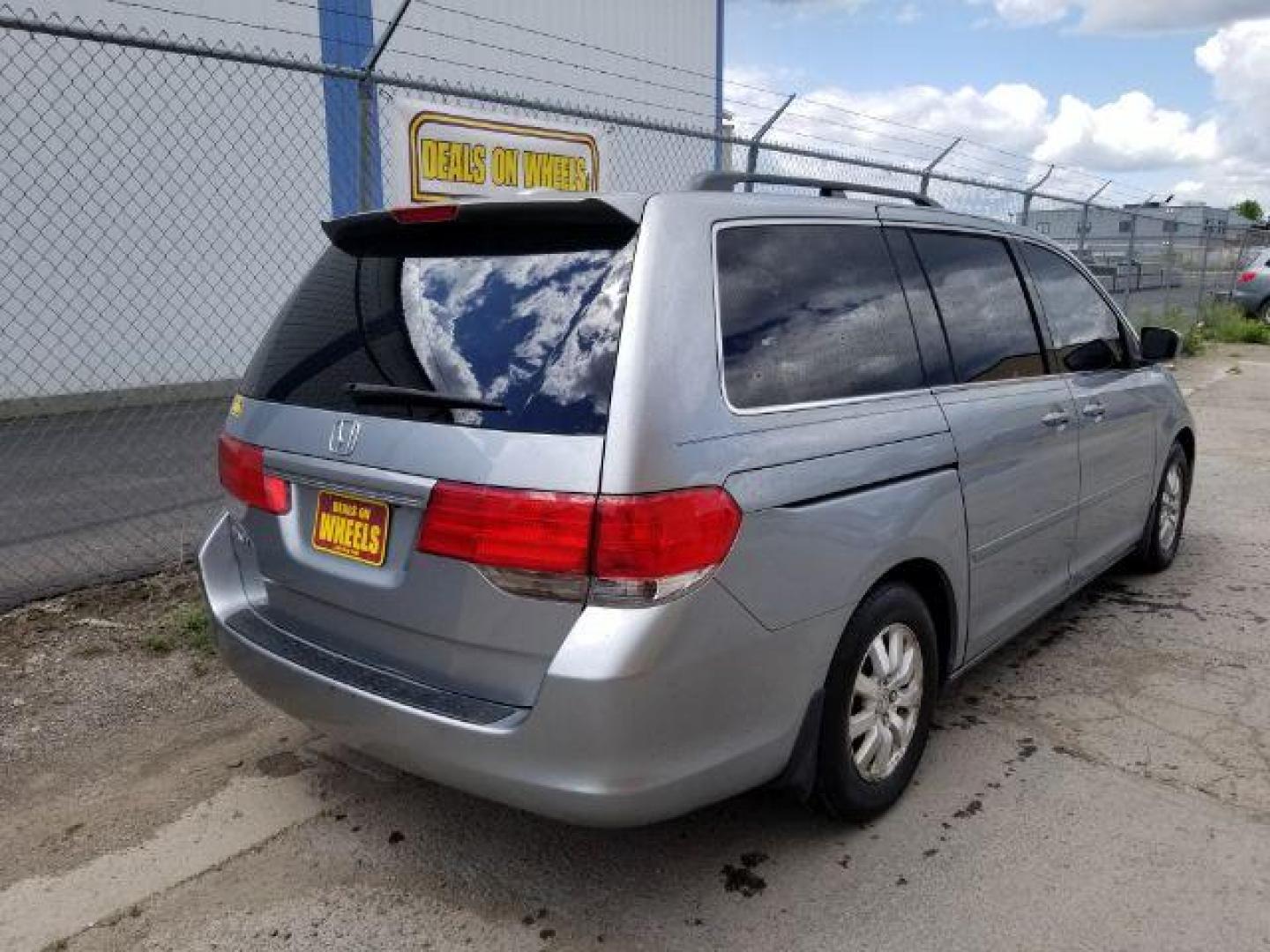 2010 Honda Odyssey EX-L w/ DVD and Navigation (5FNRL3H78AB) with an 3.5L V6 SOHC 24V engine, 5-Speed Automatic transmission, located at 1821 N Montana Ave., Helena, MT, 59601, 0.000000, 0.000000 - Photo#4