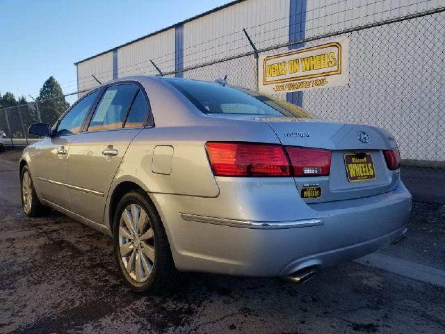 2010 Hyundai Sonata Limited V6 (5NPEU4AF1AH) with an 3.3L V6 DOHC 24V engine, 5-Speed Automatic transmission, located at 4801 10th Ave S,, Great Falls, MT, 59405, (406) 564-1505, 0.000000, 0.000000 - Photo#5