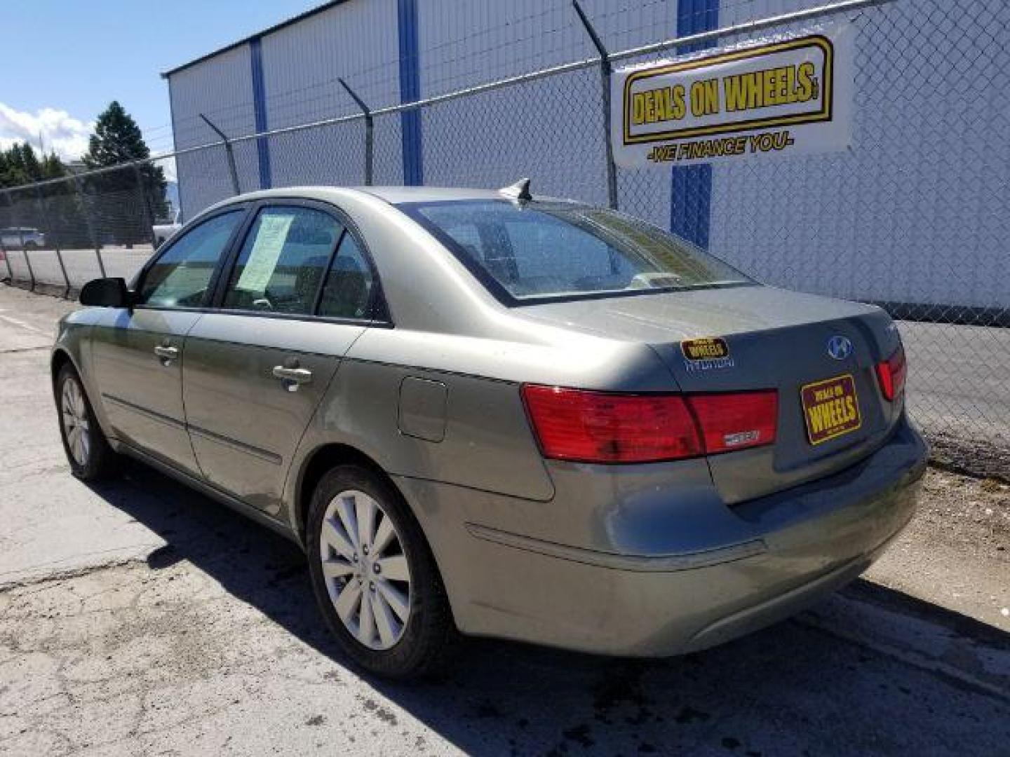 2010 Hyundai Sonata GLS (5NPET4ACXAH) with an 2.4L L4 DOHC 16V engine, located at 4801 10th Ave S,, Great Falls, MT, 59405, (406) 564-1505, 0.000000, 0.000000 - Photo#3