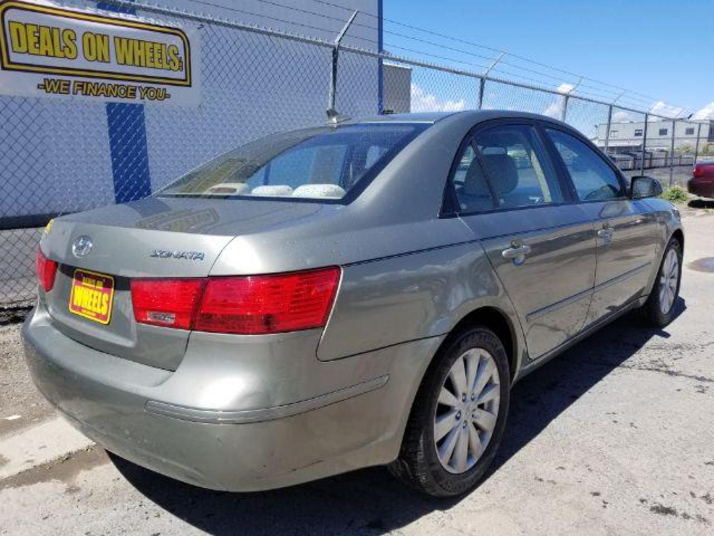 2010 Hyundai Sonata GLS (5NPET4ACXAH) with an 2.4L L4 DOHC 16V engine, located at 4801 10th Ave S,, Great Falls, MT, 59405, (406) 564-1505, 0.000000, 0.000000 - Photo#4