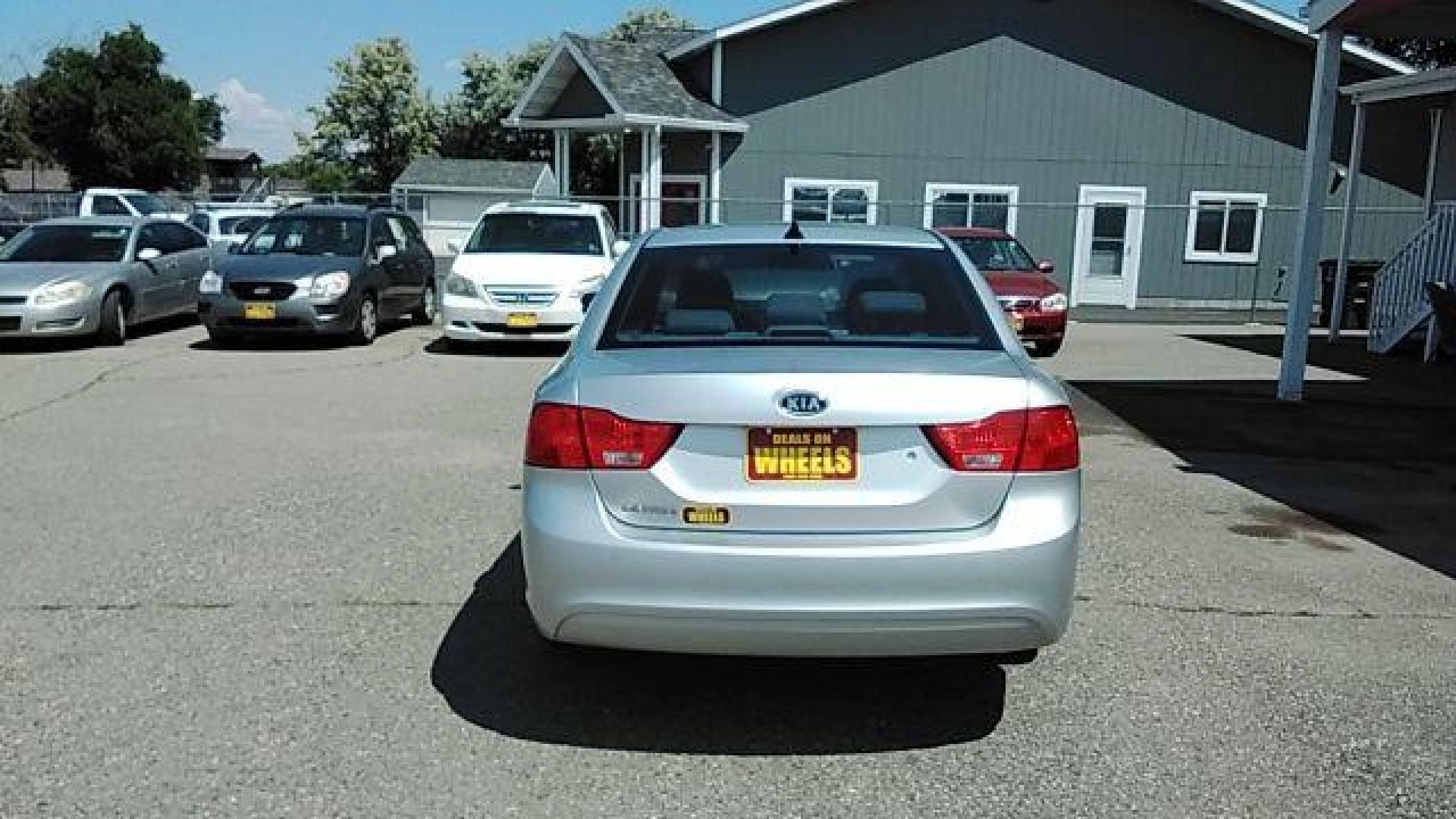 2010 Kia Optima LX (KNAGG4A80A5) with an 2.4L L4 DOHC 16V engine, 4-Speed Automatic transmission, located at 1821 N Montana Ave., Helena, MT, 59601, 0.000000, 0.000000 - Photo#5