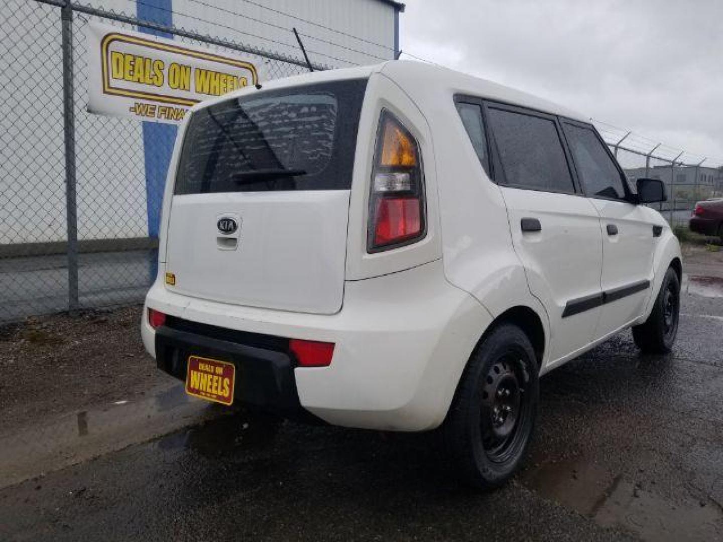 2010 Kia Soul Base (KNDJT2A10A7) with an 1.6L L4 DOHC 16V engine, 5-Speed Manual transmission, located at 1800 West Broadway, Missoula, 59808, (406) 543-1986, 46.881348, -114.023628 - Photo#4