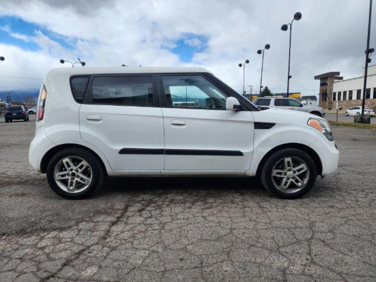 2010 Kia Soul ! (KNDJT2A23A7) with an 2.0L L4 DOHC 16V engine, located at 1800 West Broadway, Missoula, 59808, (406) 543-1986, 46.881348, -114.023628 - Photo#2