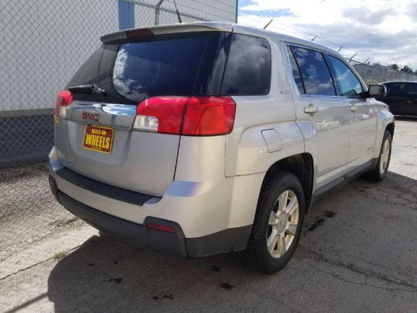 2011 GMC Terrain SLE1 FWD (2CTALMEC3B6) with an 2.4L L4 DOHC 16V engine, 6-Speed Automatic transmission, located at 4801 10th Ave S,, Great Falls, MT, 59405, (406) 564-1505, 0.000000, 0.000000 - Photo#4