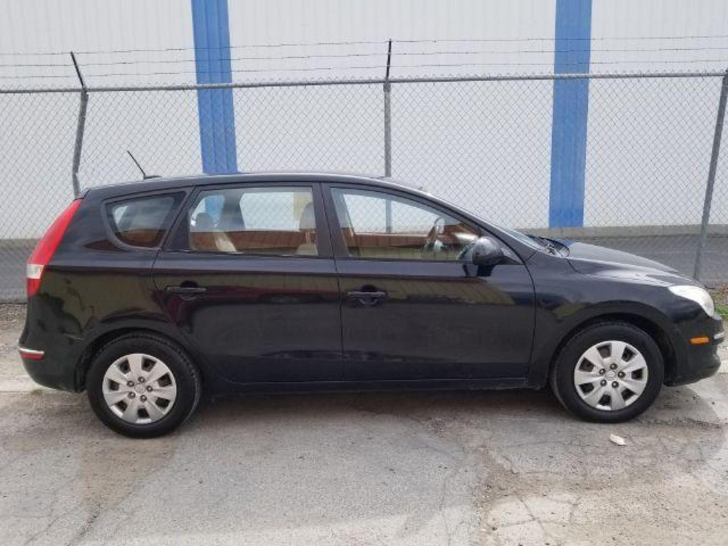 2011 Hyundai Elantra Touring SE Manual (KMHDB8AE8BU) with an 2.0L L4 DOHC 16V engine, 5-Speed Manual transmission, located at 4801 10th Ave S,, Great Falls, MT, 59405, (406) 564-1505, 0.000000, 0.000000 - Photo#6