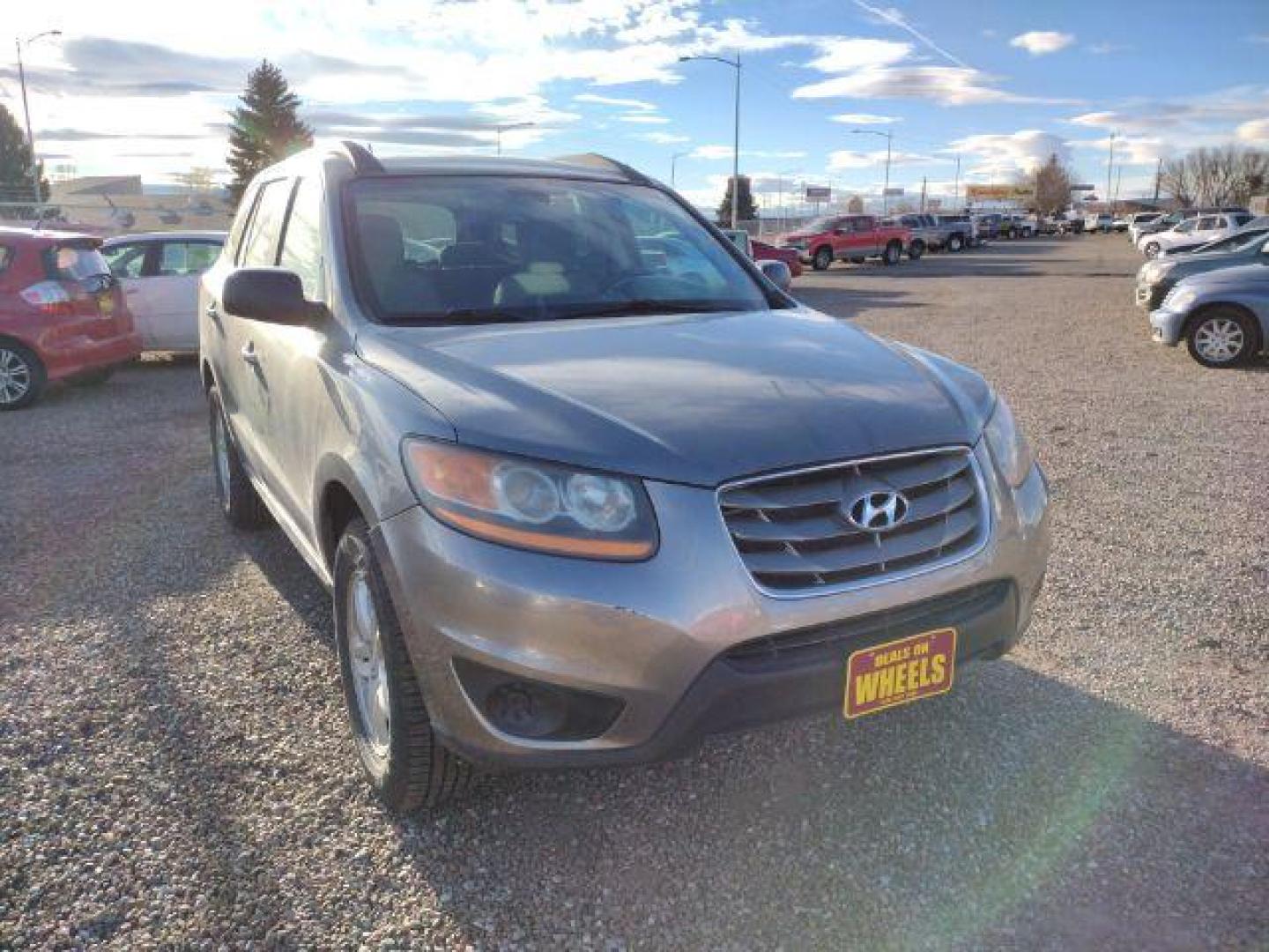 2011 Hyundai Santa Fe GLS 3.5 FWD (5XYZG4AG0BG) with an 3.5L V6 DOHC 24V engine, 6-Speed Automatic transmission, located at 4801 10th Ave S,, Great Falls, MT, 59405, (406) 564-1505, 0.000000, 0.000000 - Photo#6